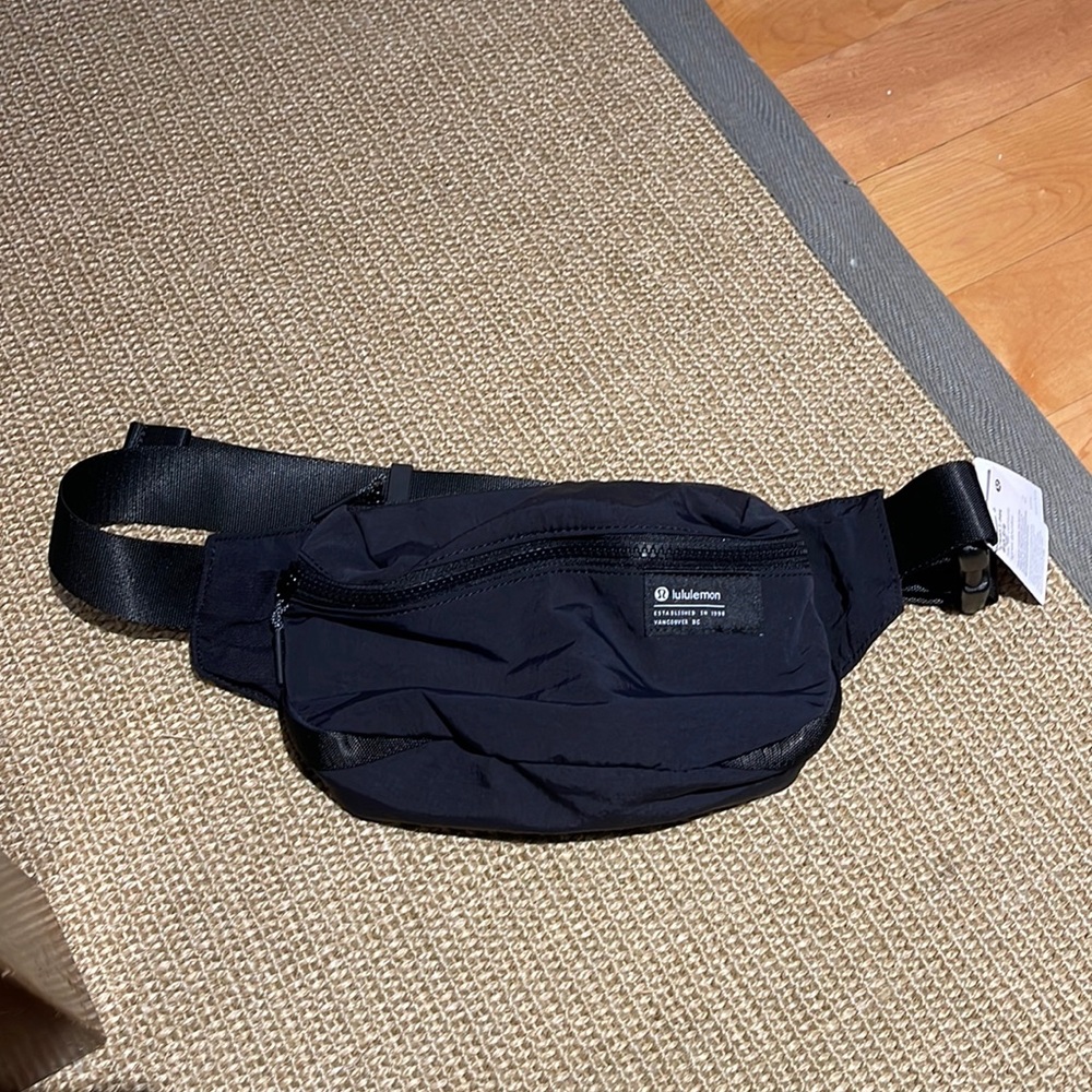Barely used lululemon clean lines belt bag